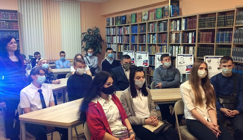 В калужской библиотеке №4 прошел час памяти «Мир без насилия»