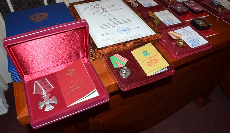 Владислав Шапша вручил награды калужским спасателям