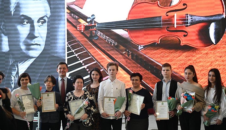 В Калуге чествовали одарённых в сфере культуры и искусства школьников и студентов 