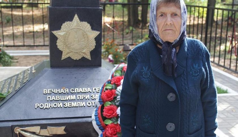 Останки бойцов, обнаруженные на огороде, перезахоронены с почестями