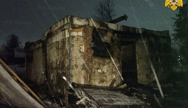 В Боровском районе полностью сгорел частный дом