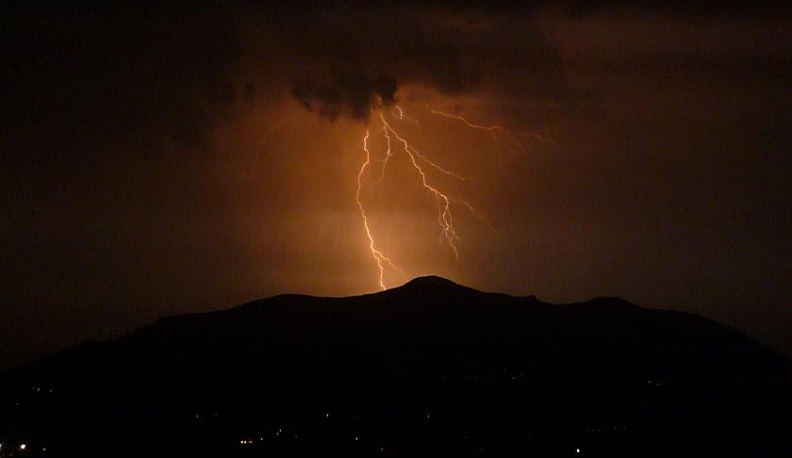 В Калужской области ожидается гроза и сильный ветер