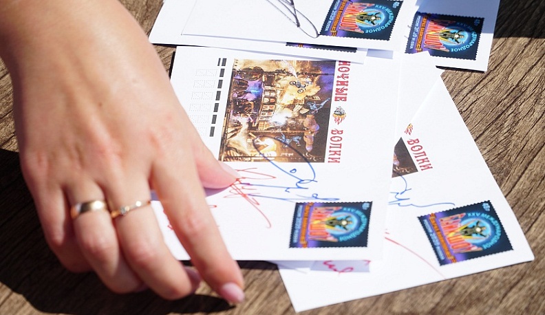 Калужанка получила филателистический сувенир от «Ночных Волков»