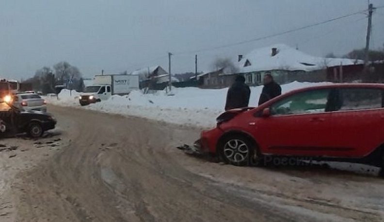 В Боровском районе в столкновении «ВАЗа» и «Кии» пострадало несколько человек