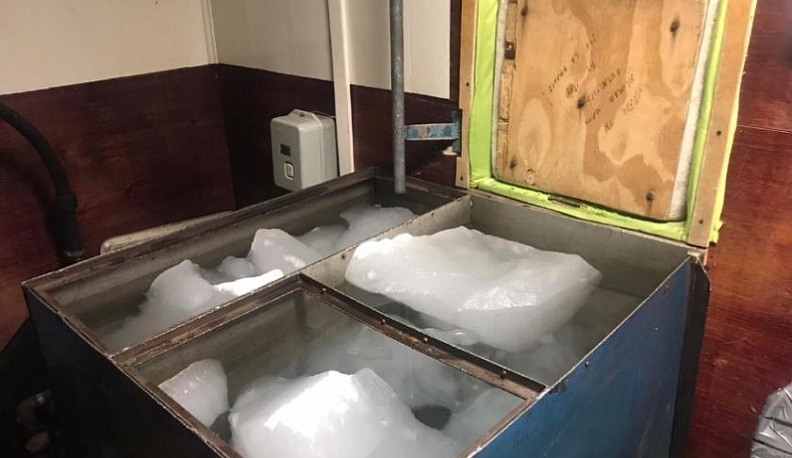 Тарусский полярник Дмитрий Шепелёв заготавливает воду в Антарктиде