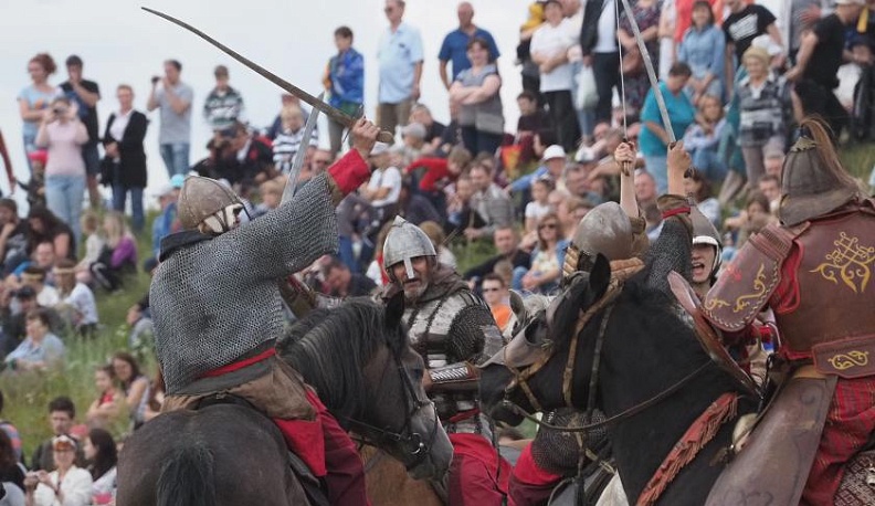 Реконструкцию Великого стояния на Угре увидели восемь тысяч зрителей