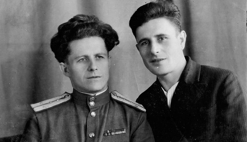 Александр Заболотнов   с братом Анатолием. 1945 г. 