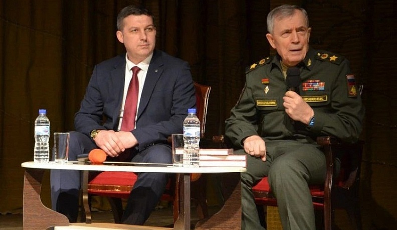 В Малоярославце генерал армии встретился с молодёжью