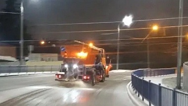 Вся коммунальная техника Калуги работает после утреннего снегопада