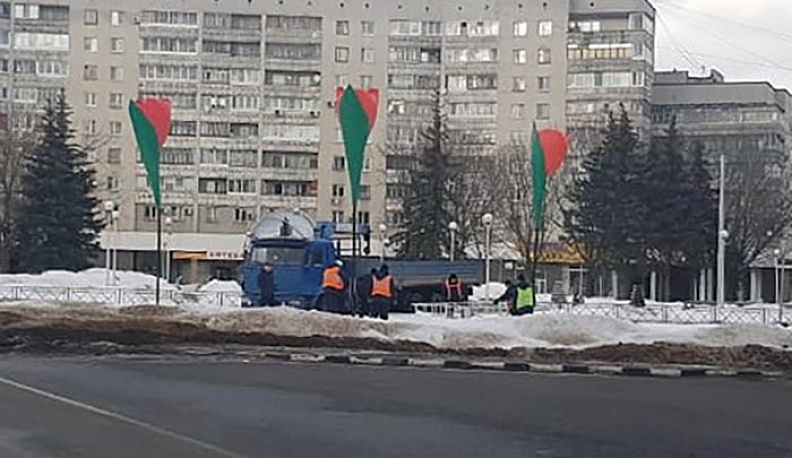 Обнинск украшают к 8 марта световыми тюльпанами