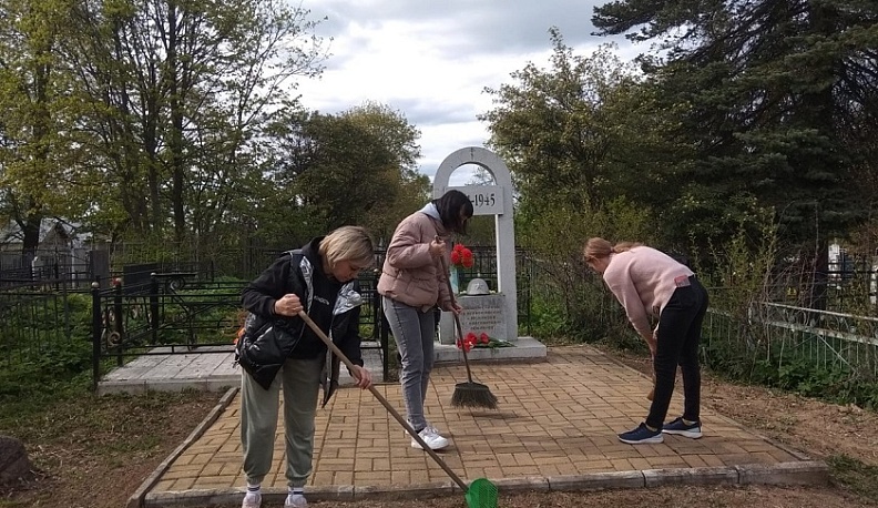 Школьники Мещовска почтили Минутой молчания память воинов Великой Отечественной войны