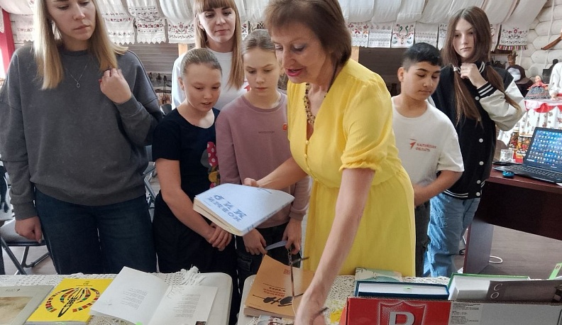 Мещовцы познакомились с творчеством местной поэтессы