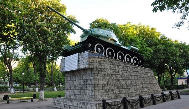 В Калуге вандалы осквернили памятник на Московской площади