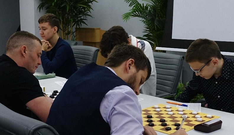 Чемпионат и первенство ЦФО по шашкам стартовали в Калуге