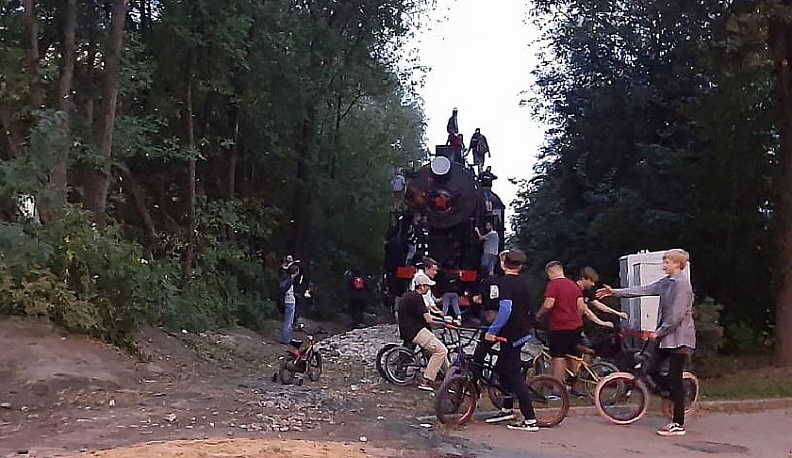 Калужский паровоз стал местом притяжения детей