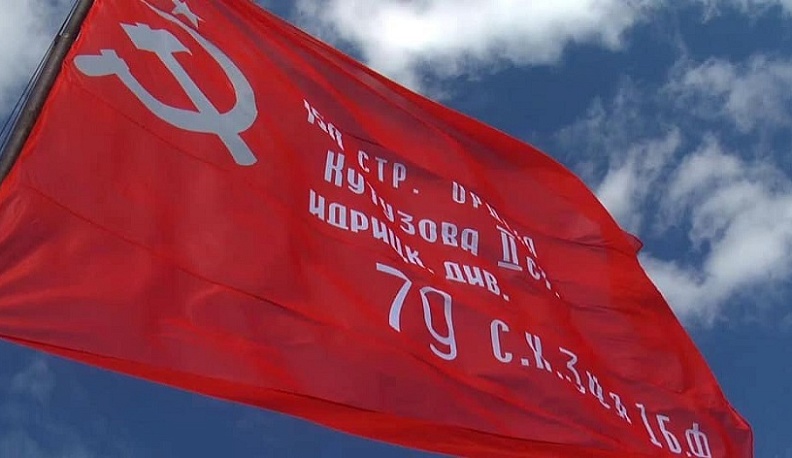 В Обнинске на метеовышке снова водрузили Знамя Победы