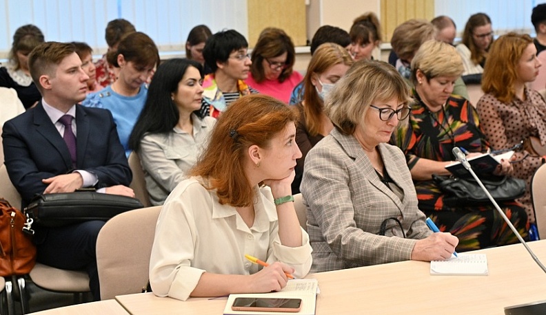 В Калуге прошел круглый стол на тему «Разговоров о важном»