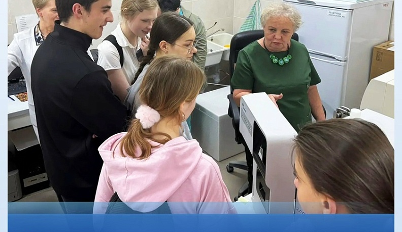 Калужские школьники примерили на себя роль врачей в ходе медицинских профтуров