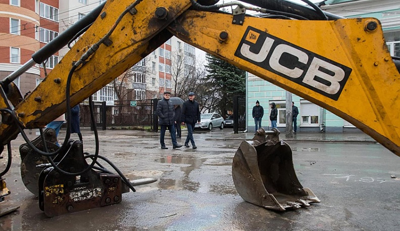 Из-за дождей в Калуге встал дорожный ремонт