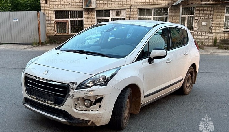 На окраине Калуги столкнулись «Пежо» и мотоцикл