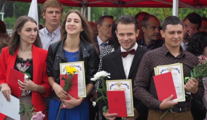 Больше двухсот выпускников сельскохозяйственной Академии в Калуге получили дипломы