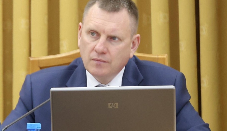 Геннадий Новосельцев рассказал о новых региональных мерах поддержки многодетных семей и медработников