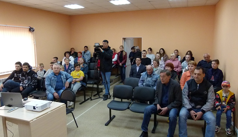 Жители износковской деревни в рамках «Сельского кинопоказа» посмотрели фильм «Подольские курсанты»