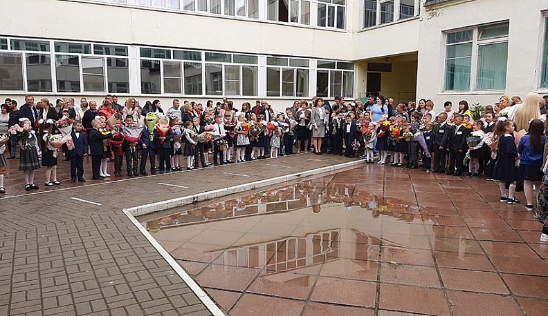 Ольга Коробова поздравила с Днем знаний школьников микрорайона Турынино 