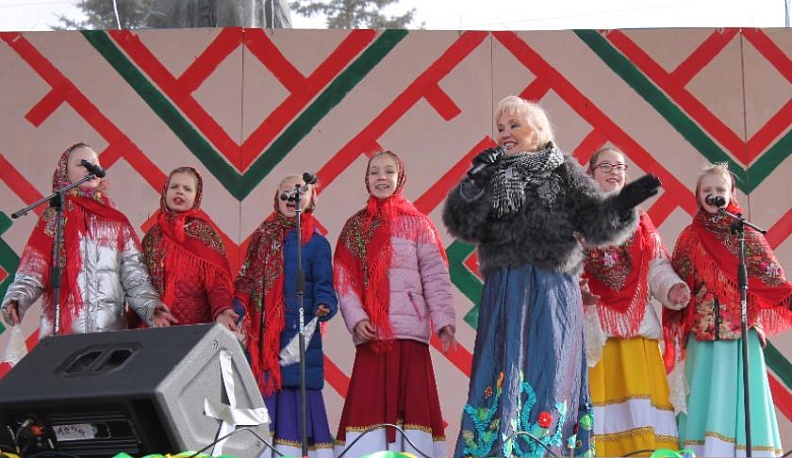 На Масленицу в Тарусу приехали столичные знаменитости