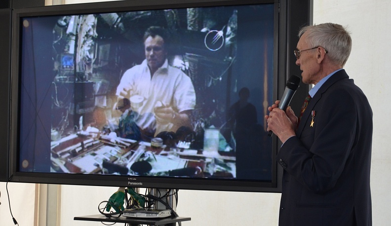 В Калуге прошёл открытый диалог с космонавтом Сергеем Авдеевым