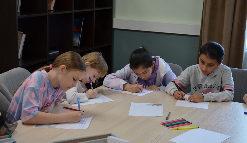 В День защиты детей в Калуге прошли акции «Рисунки на асфальте» и «Письмо на фронт»