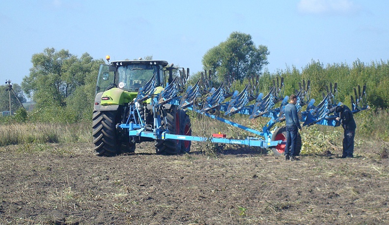 15 хозяйств в Калужской области уже закончили сеять зерновые