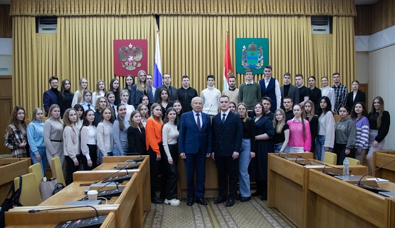 Студенты губернаторских групп встретились с первым зампредом Заксобрания Калужской области