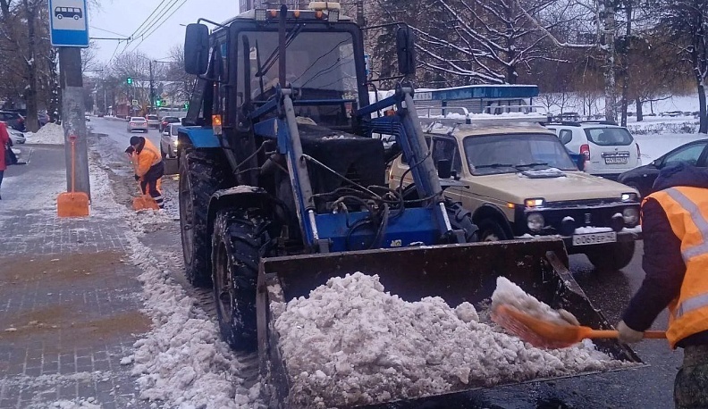 Владислав Шапша поручил главам муниципалитетов и дорожникам активизировать работу в связи с ухудшением погоды