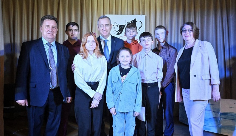 Владислав Шапша посетил обновленный Дом культуры в селе Дудоровский Калужской области