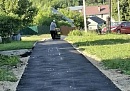 В Полотняном Заводе строят новый тротуар