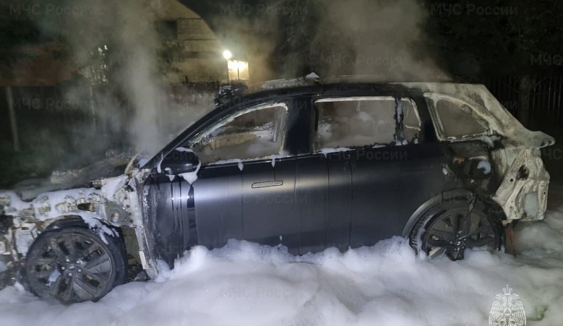 Ночью в Медынском районе сгорел внедорожник