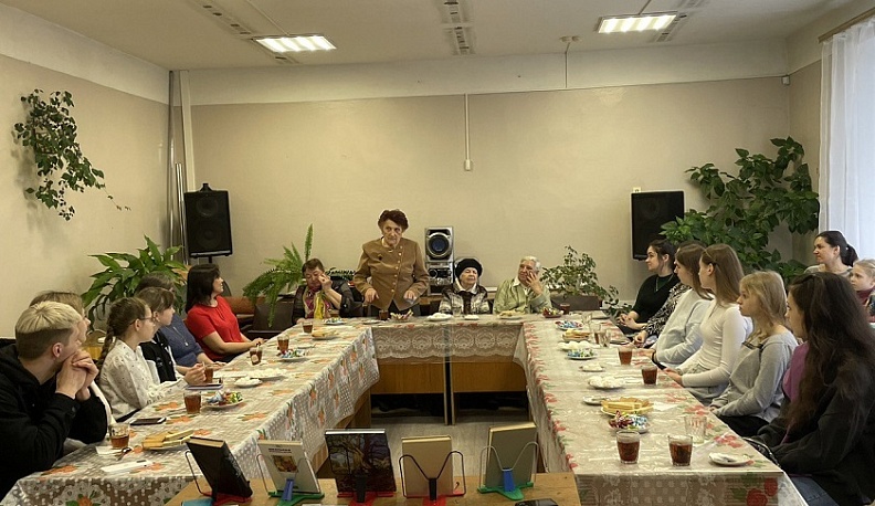 Встреча трех поколений, посвященная учительской профессии, прошла в Думиничском районе