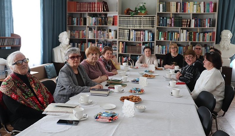 В литературной гостиной Мещовской библиотеке звучали стихи местных поэтов   