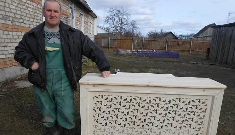 Житель Износковского района благодаря соцконтракту профессионально занялся столярным делом