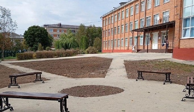 Школьный двор благоустроен по проекту инициативного бюджетирования в Воротынске