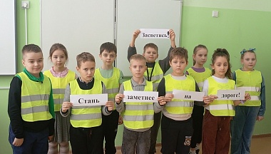 Юхновским школьникам напомнили о важности световозвращателей на дорогах