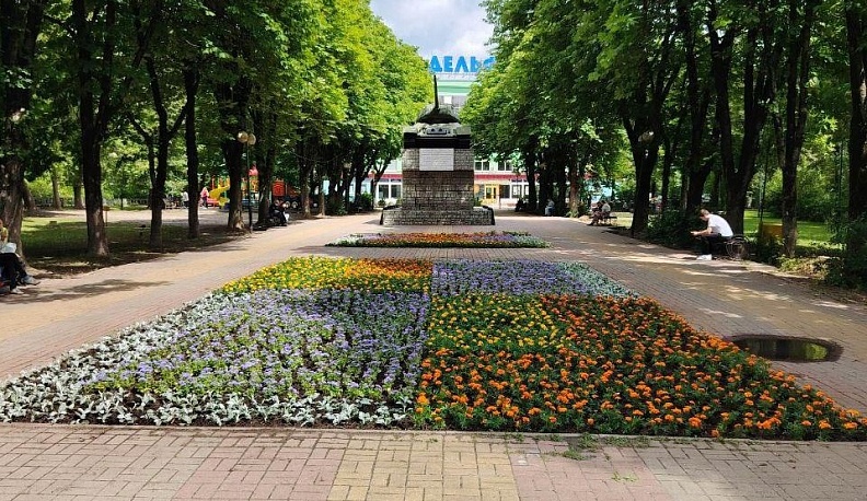 В Калуге высадили цветы после просьб жителей 