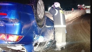 Легковушка опрокинулась на проезжей части в Обнинске