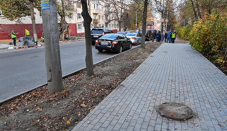 Владислав Шапша осмотрел ремонт проблемной улицы в Калуге