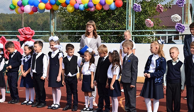 В селе Лопатино Тарусского района встретили День знаний 