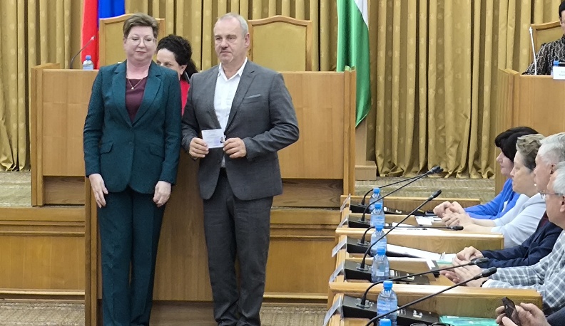 Избранные депутаты Законодательного Собрания получили удостоверения