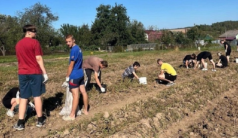 Студенты Перемышльского техникума оказали помощь матери участника СВО