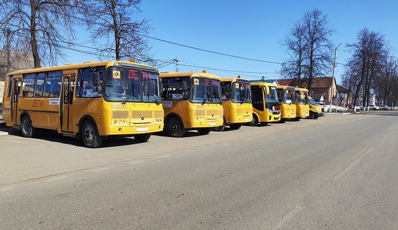 Кировские автоинспекторы проверили школьные автобусы перед перевозками детей