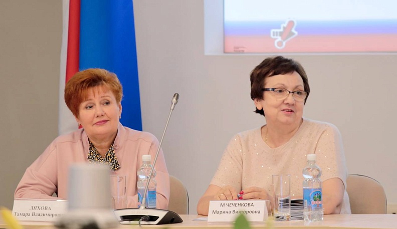 Александр Аникеев пообщался с молодыми учителями Калужской области